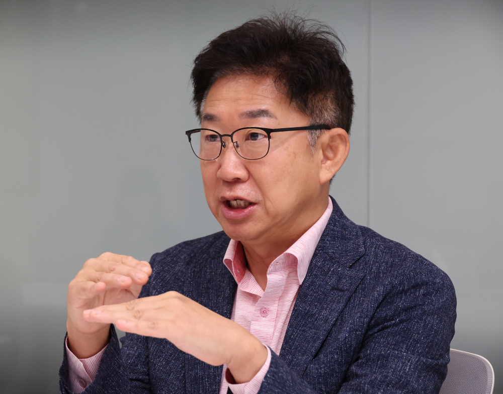 ▲윤재홍 에드워드 코리아 대표가 7일 경기 성남 분당 사무실에서 이투데이와 인터뷰를 하고 있다. 고이란 기자 photoeran@ (이투데이DB)