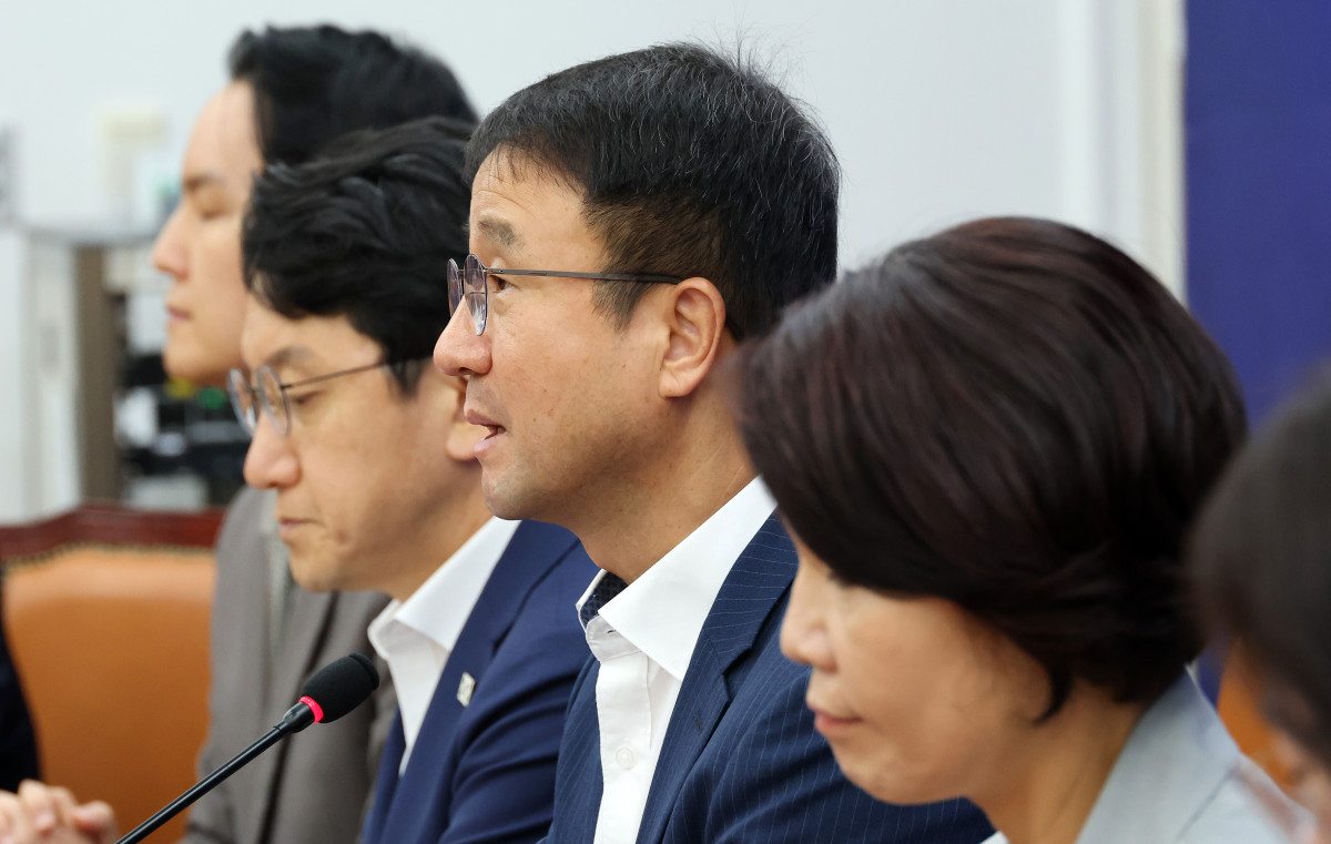 ▲더불어민주당 한병도 당 대표 직무대행 겸 원내대표가 10일 국회에서 열린 원내대책회의에서 발언하고 있다. 2026.8.10 (사진=연합뉴스)