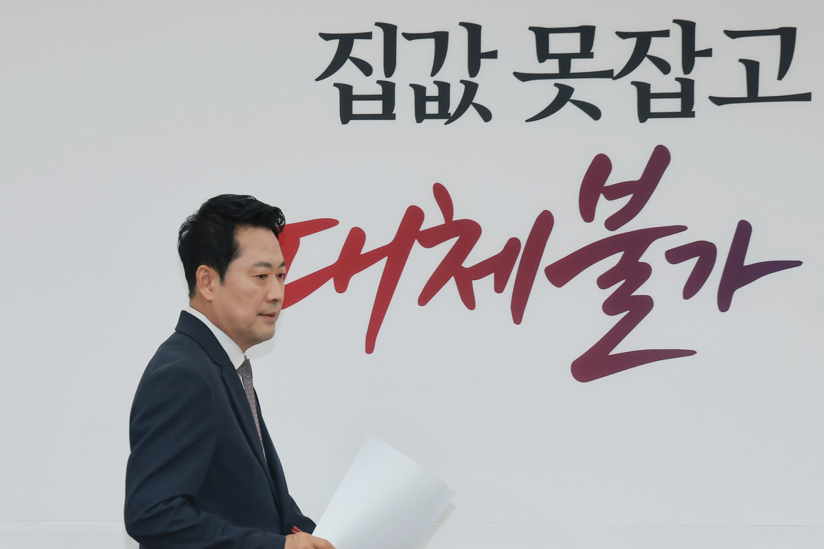 ▲국민의힘 장동혁 대표가 10일 국회에서 열린 최고위원회의에 참석하고 있다. (연합뉴스)