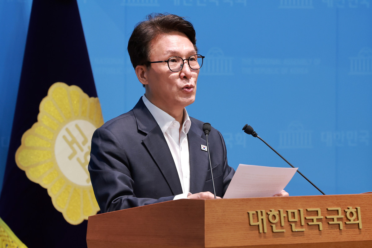 ▲더불어민주당 김민석 당 대표 후보가 10일 국회 소통관에서 당 대표 당선 시 3대 메가프로젝트 성공을 당 1호 과제로 추진하고 강릉 국회의원 보궐선거를 즉각 준비하는 등 공약과 관련해 기자회견 하고 있다. 2026.8.10 (사진=연합뉴스)