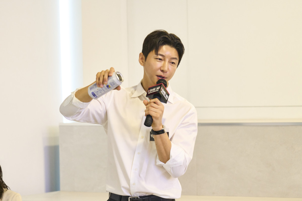 ▲10일 서울 성동구 이그니스 본사에서 열린 기자간담회에서 박찬호 이그니스 대표가 'XO 리드' 캔마개를 선보이고 있다. (사진제공=이그니스)