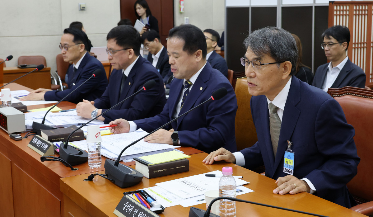 ▲노태악 전 중앙선거관리위원장이 10일 국회에서 정회된 '제9회 전국동시지방선거 투표용지 부족 사태 등 국민 참정권 침해 진상규명 및 선거관리 개혁을 위한 국정조사 특별위원회' 제3차 청문회에서 발언하고 있다. 사진=연합뉴스