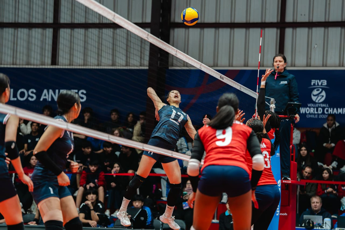 ▲공격하는 U-17 여자배구 대표팀 손서연(선명여고). (출처=국제배구연맹(FIVB) 홈페이지 캡처, 연합뉴스)