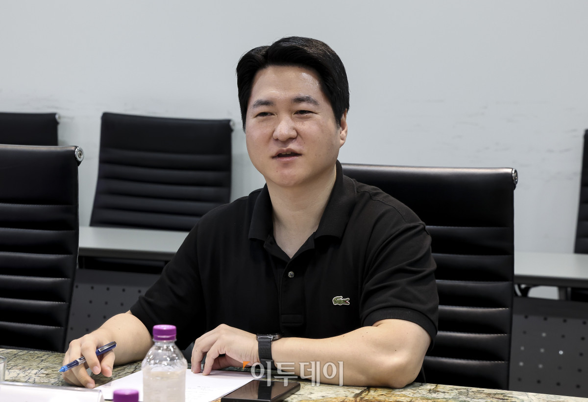 ▲노태우 미래전략위원회 위원(한양대학교 교수)이 11일 서울 강남구 논현동 이투데이빌딩에서 열린 미래전략위원회 4차 회의에서 발언하고 있다. 고성준 기자 joonko1@