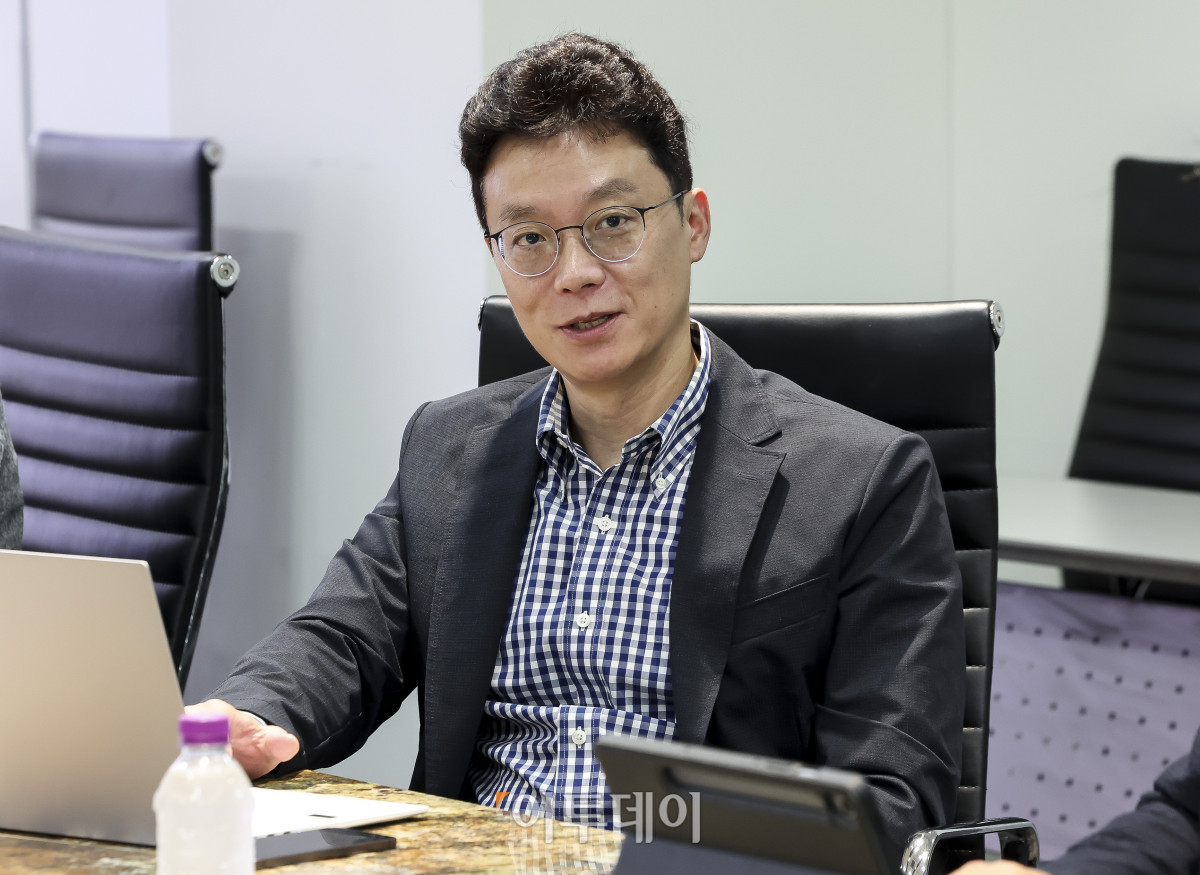 ▲이정훈 미래전략위원회 위원(전 세아창원특수강 대표)이 11일 서울 강남구 논현동 이투데이빌딩에서 열린 미래전략위원회 4차 회의에서 발언하고 있다. 고성준 기자 joonko1@