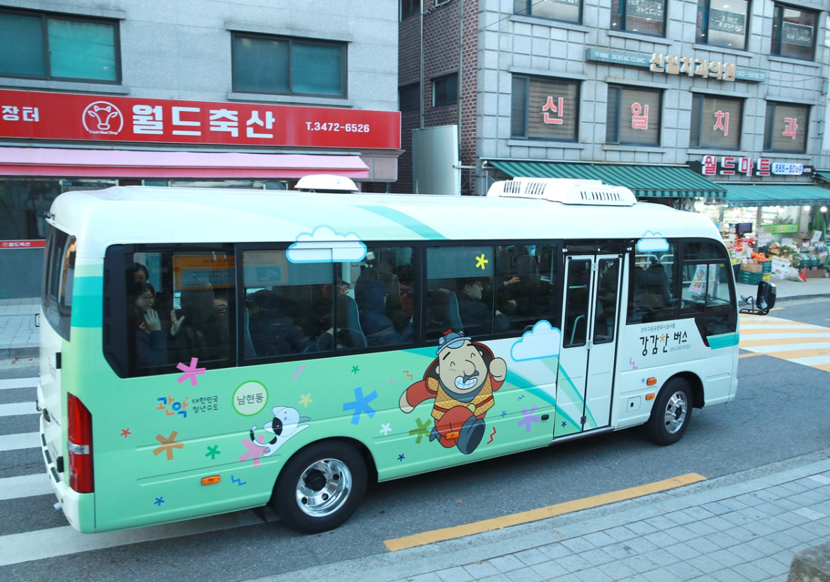 ▲남현동 일대를 누비는 공공 문화시설 셔틀버스 ‘관악 강감찬 버스’ (사진 제공 = 서울특별시 관악구)