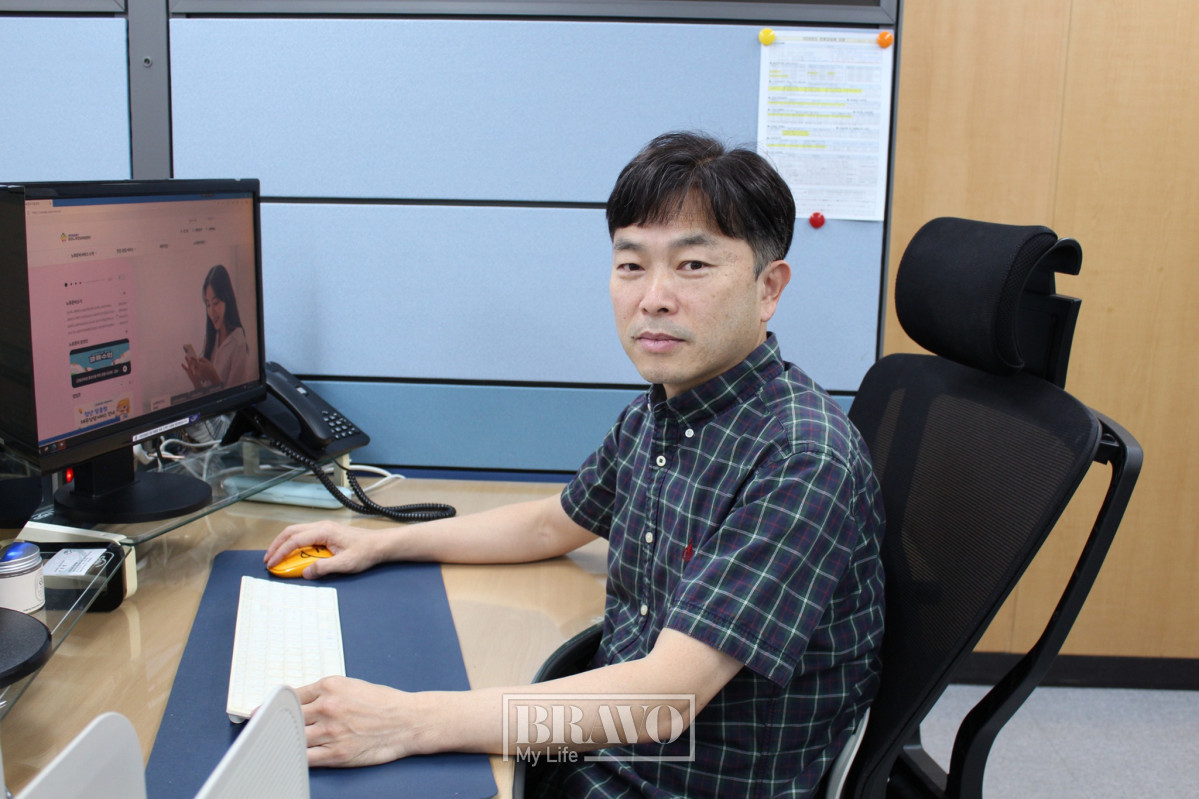 ▲이진영 국민연금공단 경인지역본부 노후준비서비스팀 상담사가 11일 경기 수원시 국민연금공단 경인지역본부에서 업무를 보고 있다. 서지희 기자 jhsseo@
