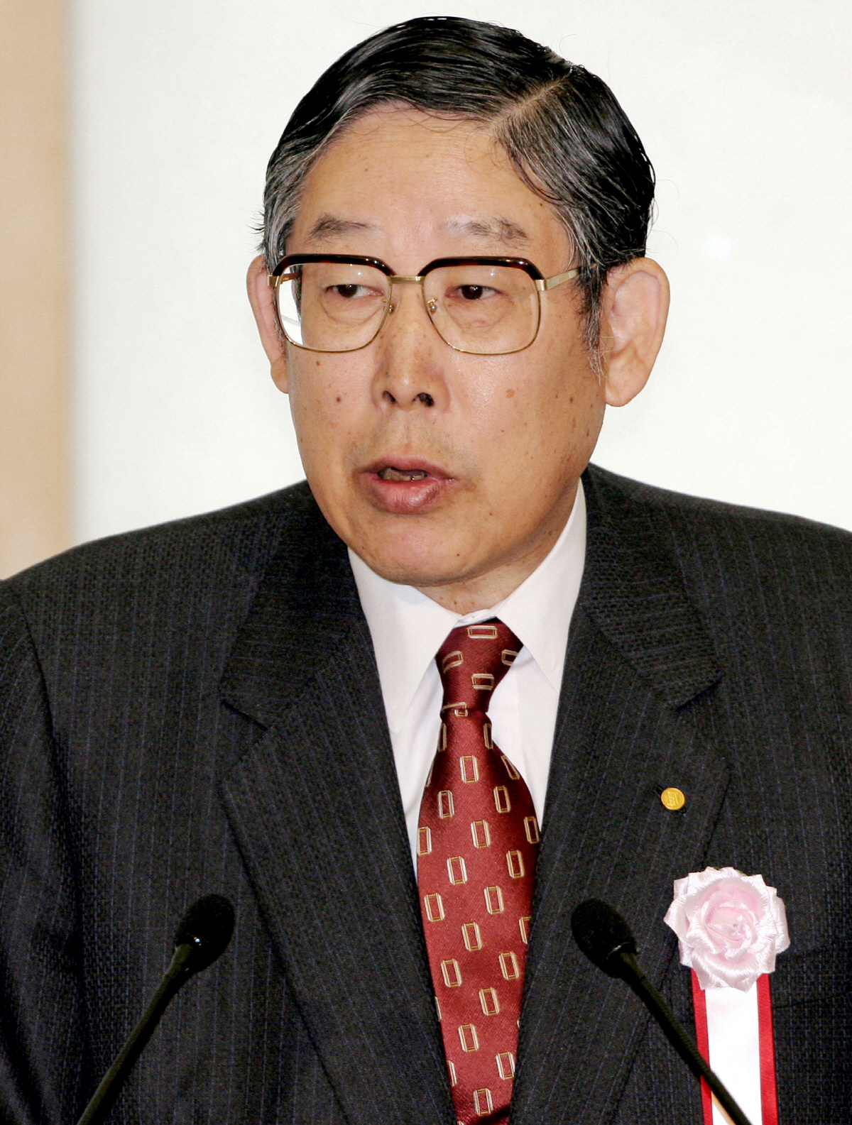 ▲오쿠다 히로시 도요타 전 사장이 2005년 12월 22일(현지시간) 게이단렌 연례회의에서 연설하고 있는 모습. 도쿄(일본)/로이터연합뉴스