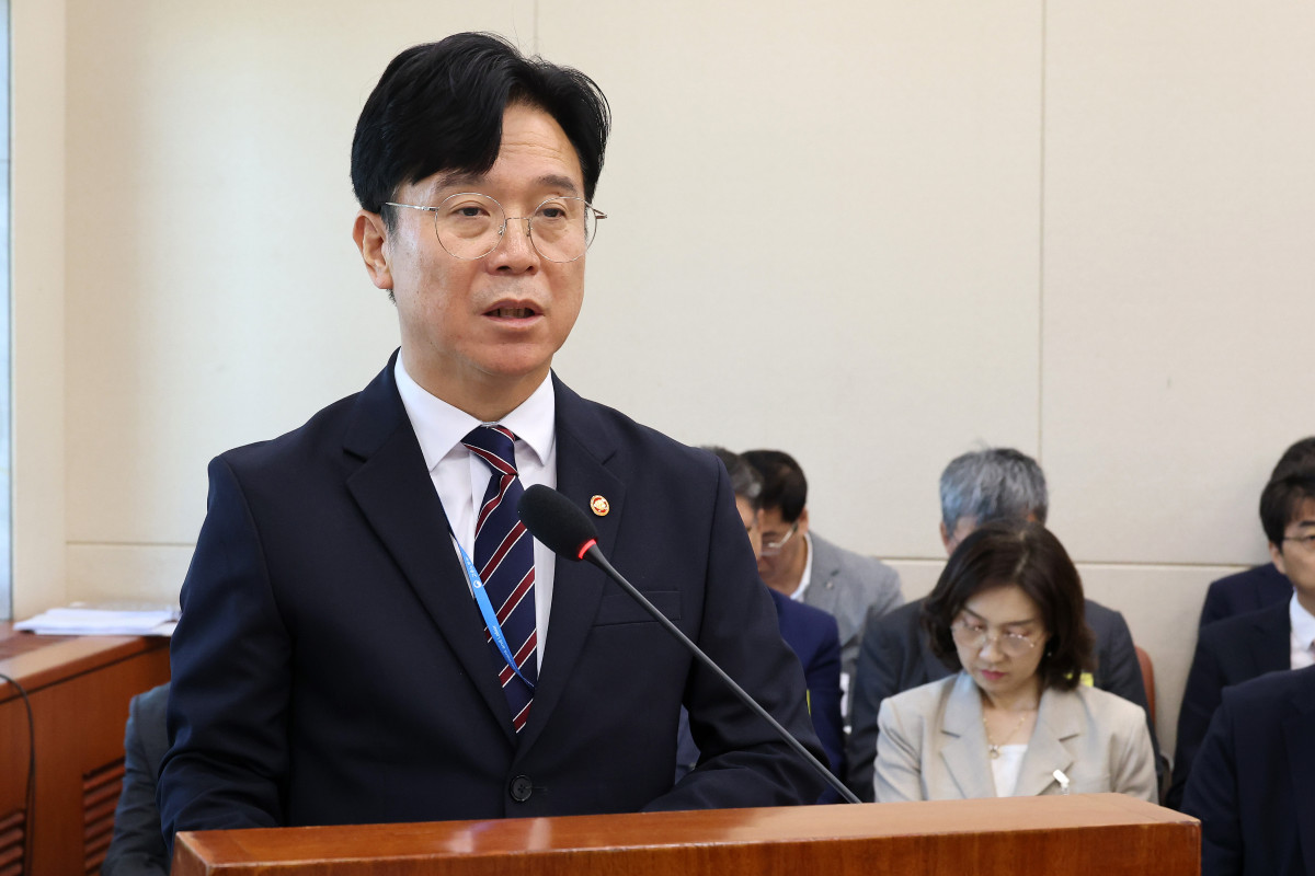 ▲김영훈 고용노동부 장관이 12일 국회 기후에너지환경노동위원회 전체회의에서 업무 보고하고 있다. 2026.8.12 (사진=연합뉴스)