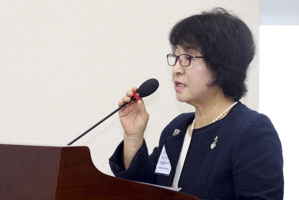 ▲박지향 동북아역사재단 이사장이 지난해 10월 서울 여의도 국회 교육위원회에서 열린 사립학교교직원연금공단 등 국정감사에서 업무보고를 하고 있다. (뉴시스)