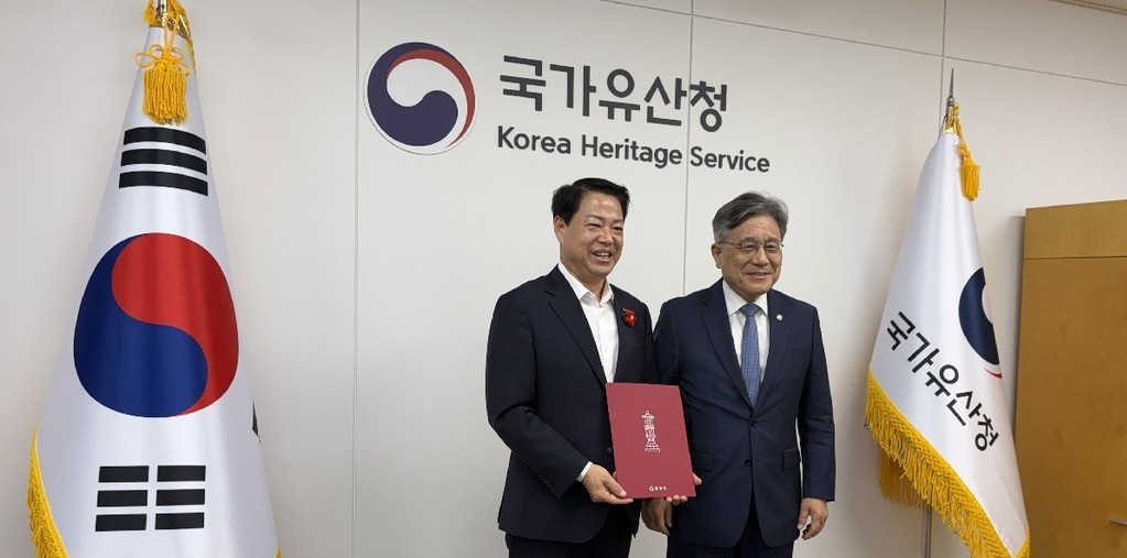 ▲박성현 광양시장은 일제강점기에 반출돼 국립 광주박물관에 전시 중인 중흥산성 쌍사자 석등을 본래 자리인 광양으로 되돌려 달라고 건의했다. (광양시)