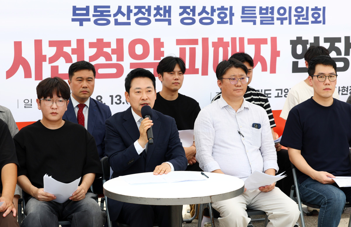 ▲장동혁 국민의힘 대표가 13일 경기도 고양 창릉 S4 공사 현장에서 열린 부동산 정상화 특별위원회 '뉴홈 사전청약 피해자 현장간담회'에서 발언하고 있다. (뉴시스)