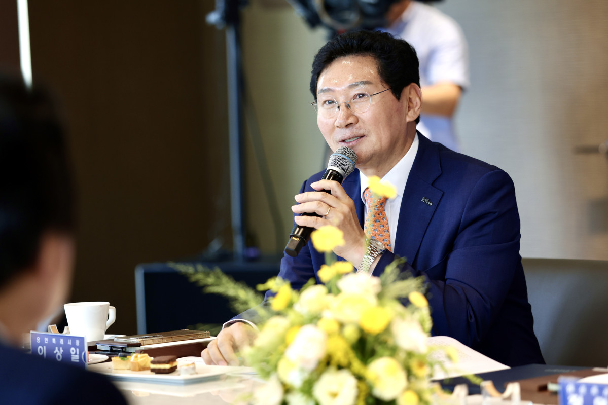 ▲이상일 용인특례시장이 13일 수원컨벤션센터에서 열린 대한민국특례시시장협의회 2026년 제1회 정기회의에 참석해 발언하고 있다. (용인특례시)