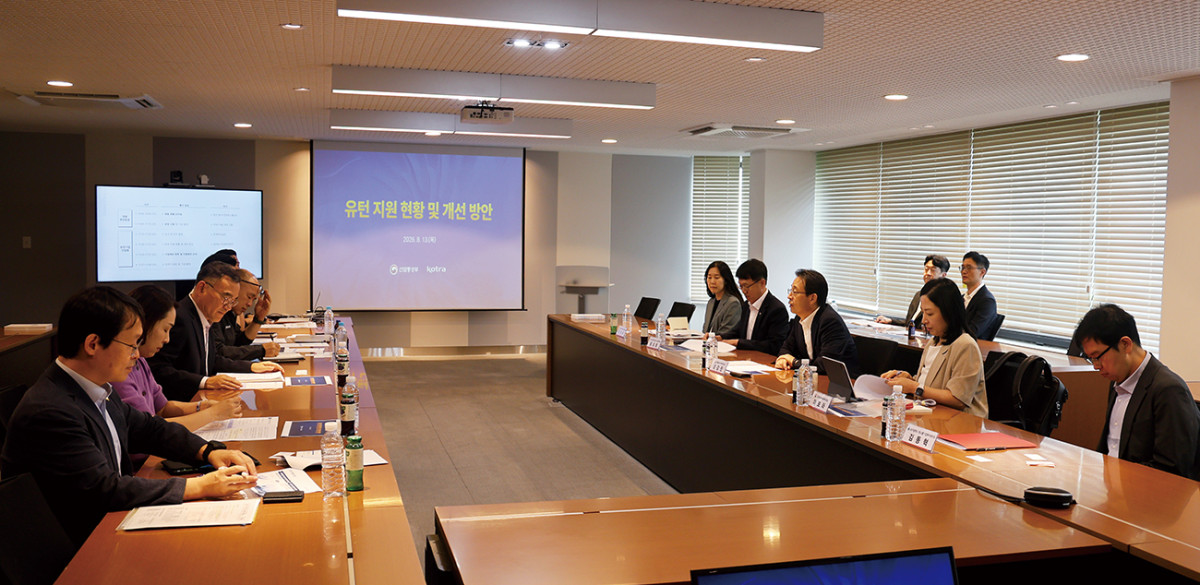 ▲13일 대동 대구공장에서 산업통상부와 대구시, KOTRA, 한국산업단지공단 및 국내복귀기업 관계자들이 ‘국내복귀기업의 지역투자 활성화와 제조 경쟁력 강화를 위한 현장 간담회’를 진행하고 있다. (사진제공=대동)