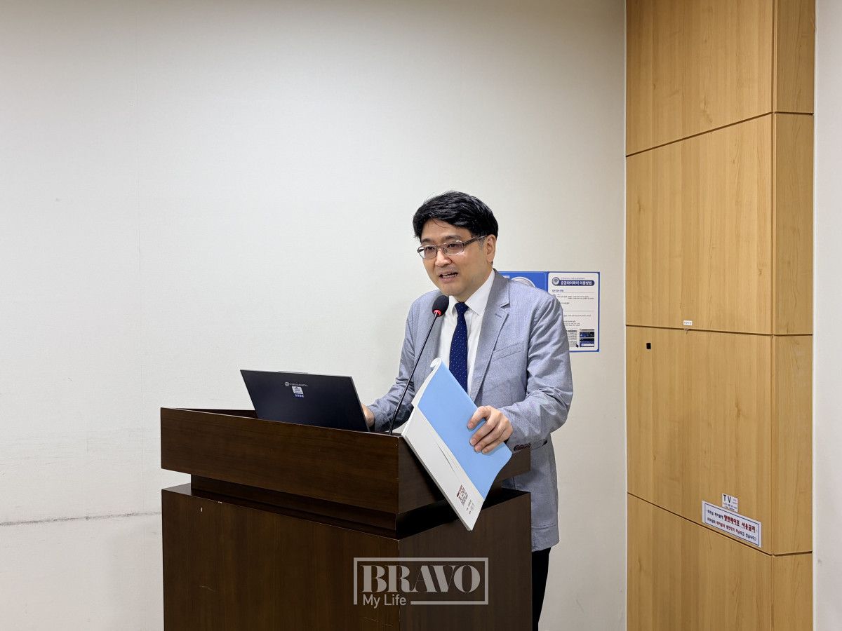 ▲14일 서울 여의도 국회의원회관에서 열린 '초고령사회 원격지도 기반 안전한 방문재활 공청회'에서 신형익 서울대학교병원 교수가 발표를 하고 있다.