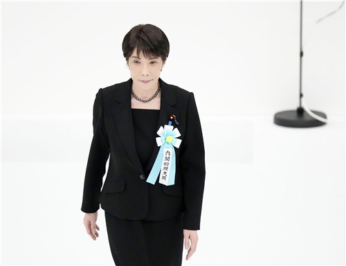 ▲다카이치 사나에 일본 총리가 일본 패전일인 15일 전몰자 추도식에 참석했다. 그는 야스쿠니 신사에는 참배하지 않았지만, 전몰자 추도사에서 과거 일제 피해에 대한 반성을 언급하지 않은 채 다소 우경화된 언행을 보였다. (연합뉴스)