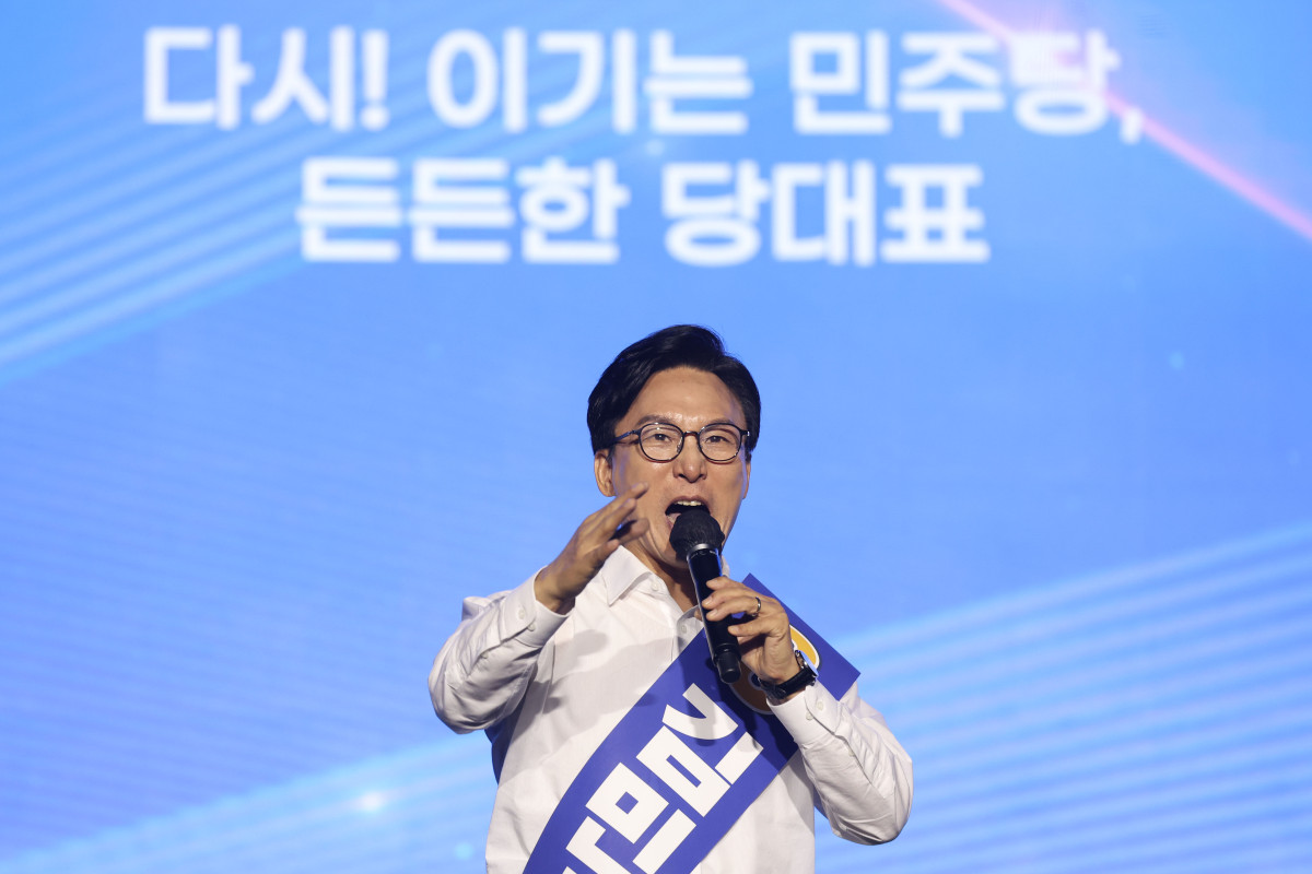 ▲더불어민주당 김민석 당 대표 후보가 17일 대전 컨벤션센터에서 열린 제3회 더불어민주당 정기 전국당원대회에서 당원들에게 지지를 호소하고 있다. 2026.8.17 [공동취재] (사진=연합뉴스)