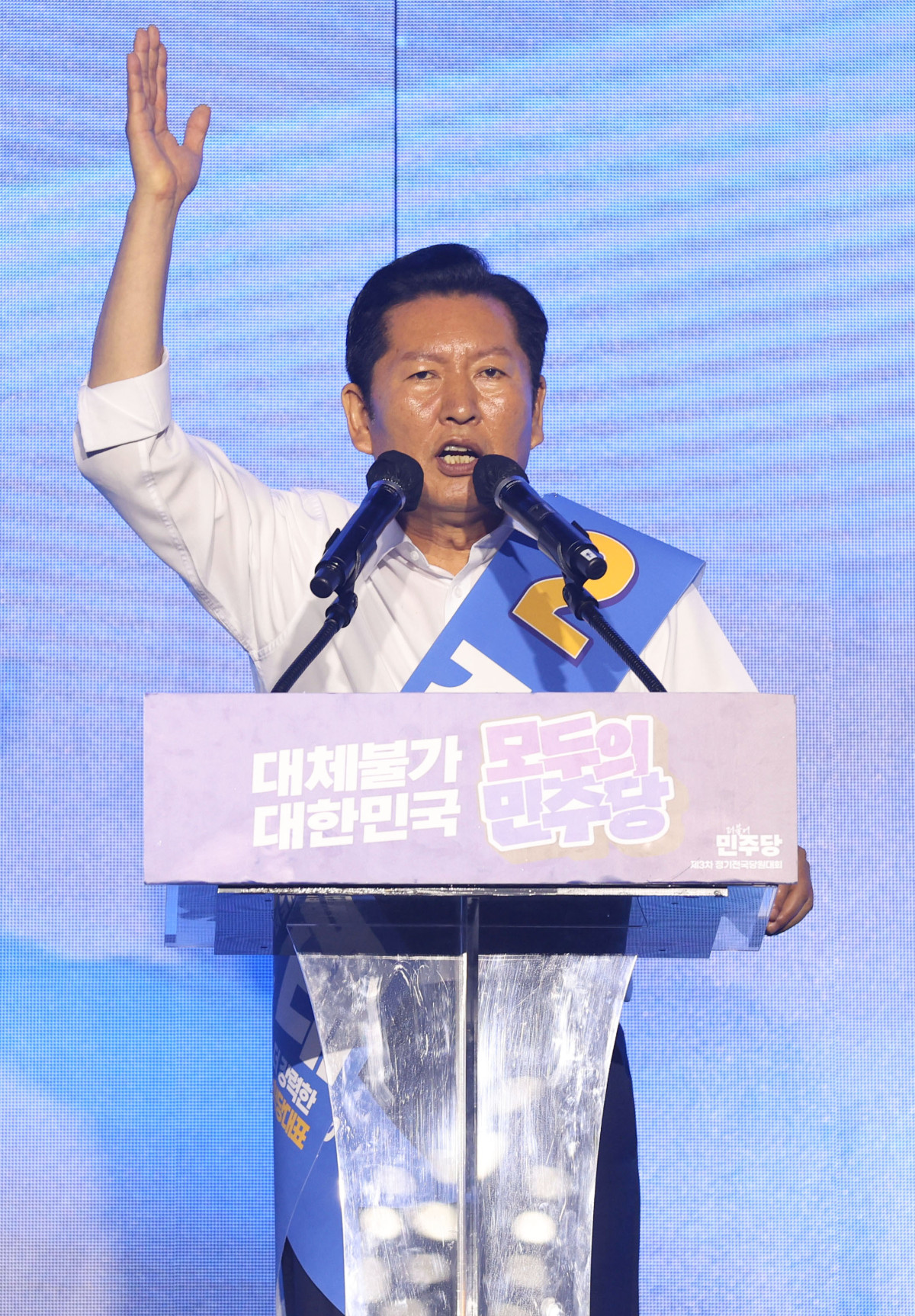▲더불어민주당 정청래 당 대표 후보가 17일 대전 컨벤션센터에서 열린 제3회 더불어민주당 정기 전국당원대회에서 당원들에게 지지를 호소하고 있다. 2026.8.17 [공동취재] (사진=연합뉴스)