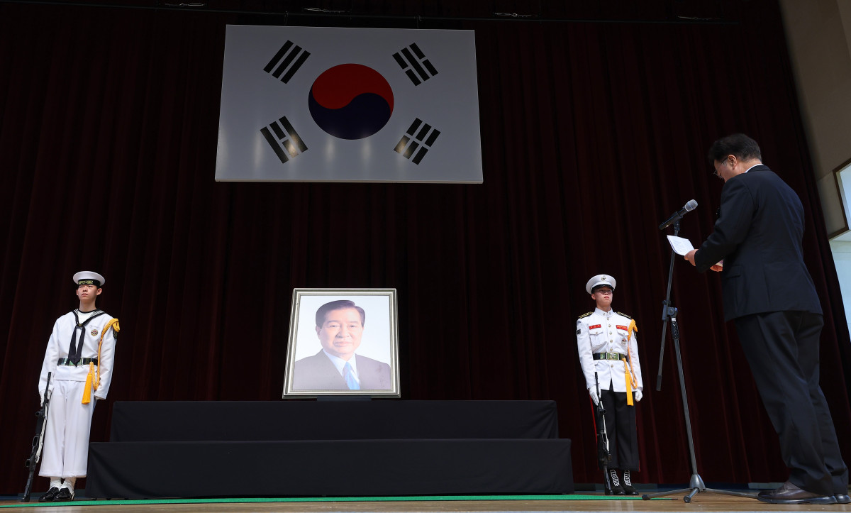 ▲<YONHAP PHOTO-3103> 추모사하는 우원식 국회의장 (서울=연합뉴스) 김도훈 기자 = 우원식 국회의장이 18일 서울 동작구 국립서울현충원 현충관에서 열린 김대중 전 대통령 서거 16주기 추모식에서 추모사를 하고 있다. 2025.8.18 superdoo82@yna.co.kr/2025-08-18 12:04:39/<저작권자 ⓒ 1980-2025 ㈜연합뉴스. 무단 전재 재배포 금지, AI 학습 및 활용 금지>