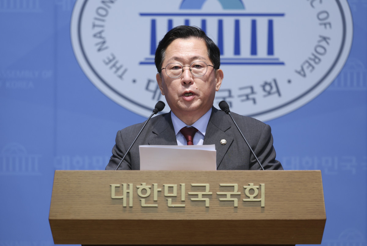▲유용원 국회 국방위원회 소속 국민의힘 의원이 7일 오전 서울 여의도 국회 소통관에서 국군사관학교 설립 반대 및 군 전문성 기반 장교 양성체계 마련 촉구 결의안 발의 기자회견을 하고 있다. (뉴시스)