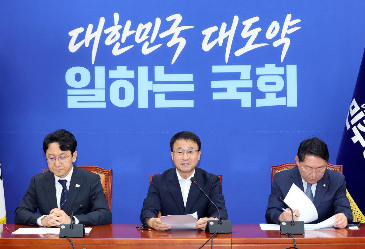 ▲더불어민주당 한병도 원내대표가 18일 국회에서 열린 원내대책회의에서 발언하고 있다. (연합뉴스)