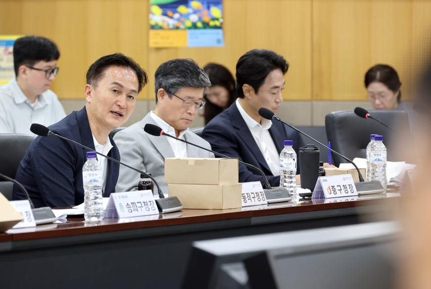 ▲류삼영 동작구청장이 12일 서울시청 기획 상황실에서 열린 제203차 서울특별시 구청장 협의회 정기회의에서 발언하고 있다. (사진 제공 = 서울 동작구)