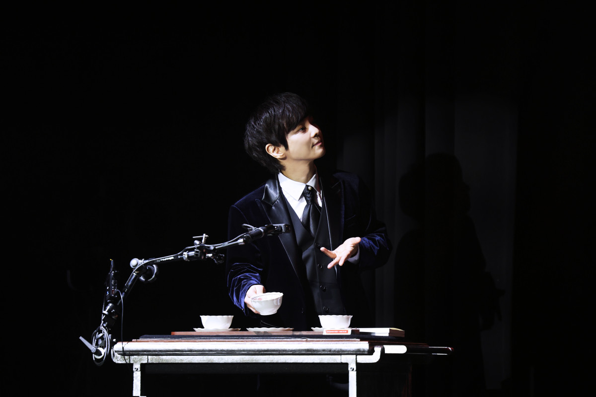 ▲올해로 데뷔 30주년을 맞은 마술사 최현우가 FaTe 공연을 진행하고 있다. (사진제공=라온플레이)