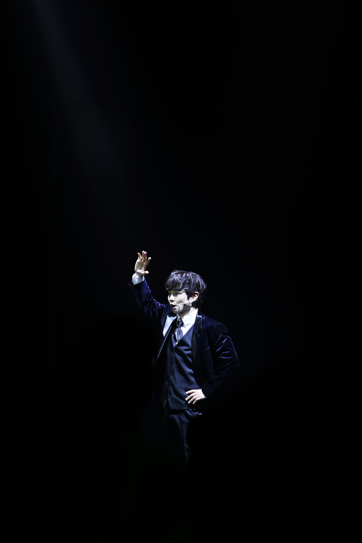 ▲올해로 데뷔 30주년을 맞은 마술사 최현우가 FaTe 공연을 진행하고 있다. (사진제공=라온플레이)
