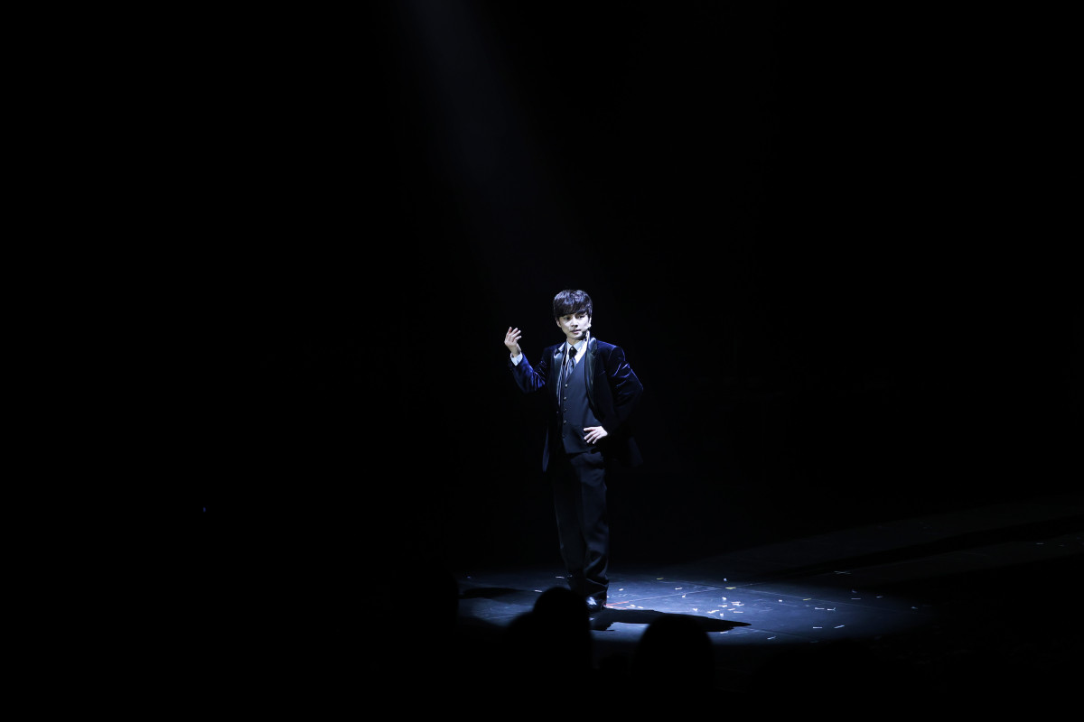 ▲올해로 데뷔 30주년을 맞은 마술사 최현우가 FaTe 공연을 진행하고 있다. (사진제공=라온플레이)