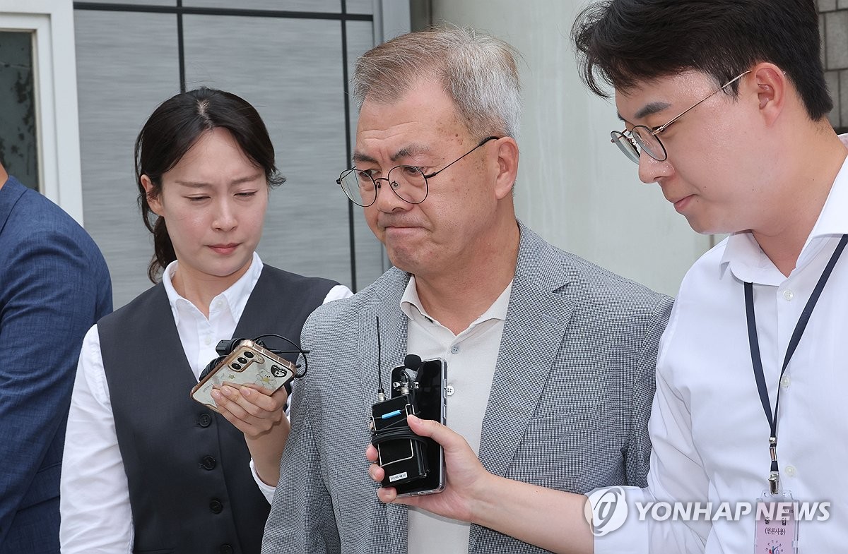 ▲강호필 전 육군 지상작전사령관이 지난달 13일 '내란 가담 의혹'과 관련해 구속 전 피의자 심문(영장실질심사)을 받고 서울 서초구 서울중앙지법을 나서고 있다. (연합뉴스)