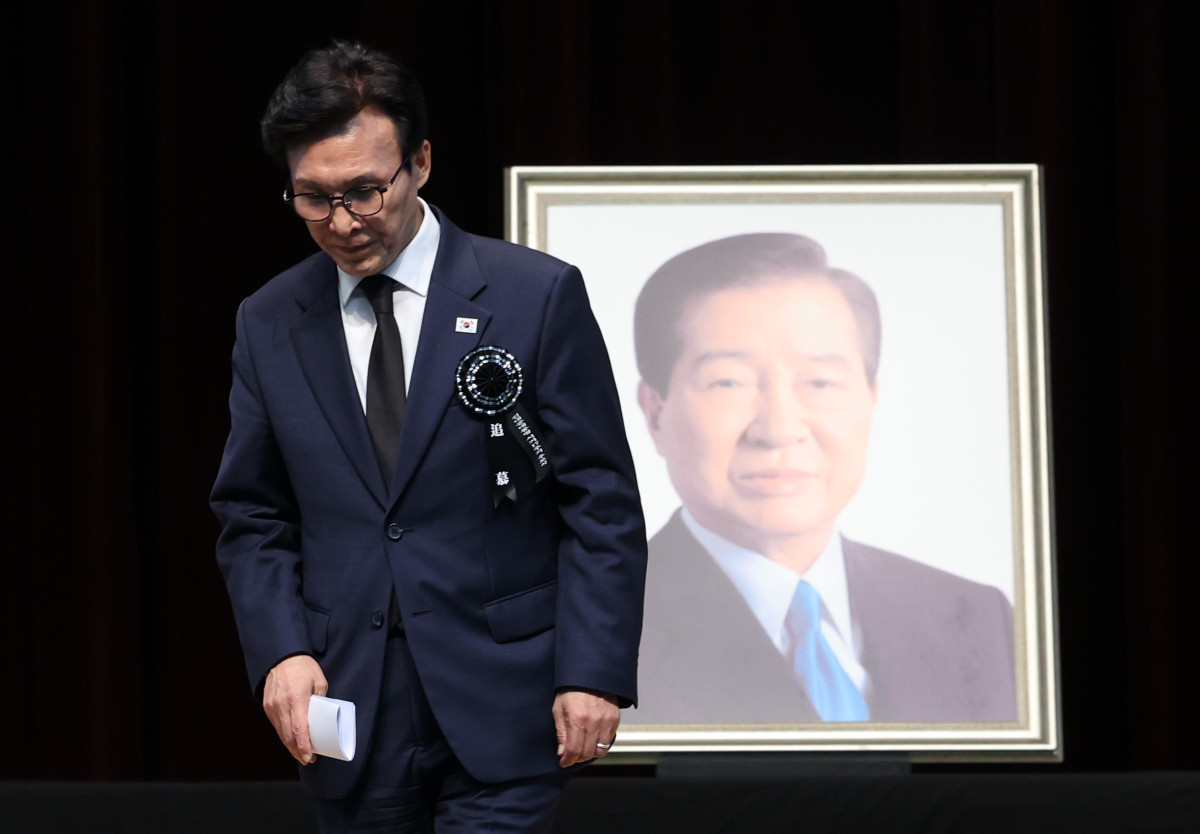 ▲더불어민주당 김민석 대표가 18일 서울 동작구 국립서울현충원 현충관에서 열린 김대중 대통령 서거 17주기 추모식에 참석해 추모사를 마친 후 이동하고 있다. 2026.8.18 [공동취재] (사진=연합뉴스)