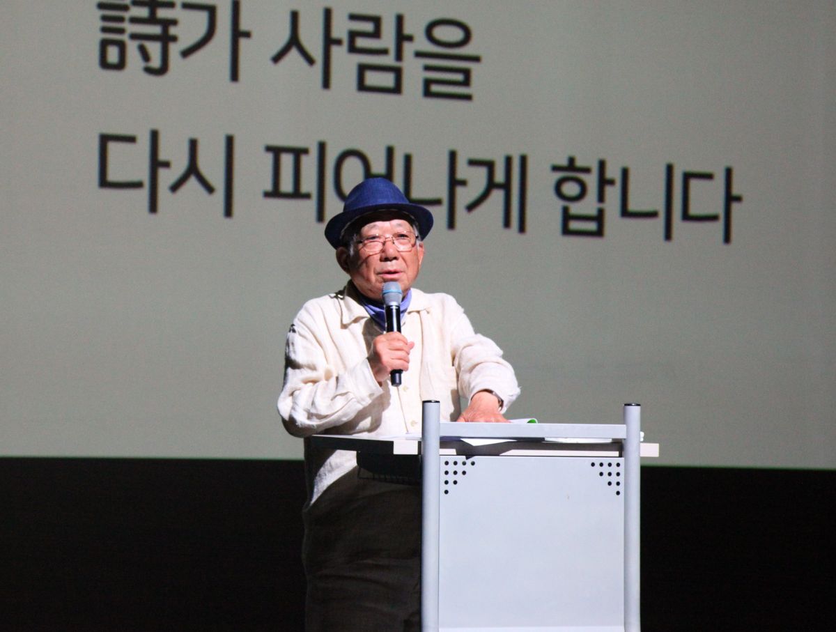 ▲지난해 재능시낭송여름학교에서 진행된 나태주 시인의 특강 모습. (사진제공=재능문화)