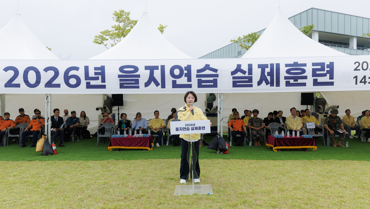 ▲추미애 경기도지사가 19일 화성시 농업기술센터에서 열린 ‘2026년 을지연습 도 단위 실제훈련’에서 발언하고 있다. 
경기도와 화성시는 북한 피난민 임시집결소 운영과 소요·화재 등 돌발상황을 가정해 군·경찰·소방 등 유관기관 간 비상대응체계를 점검했다. (경기도)