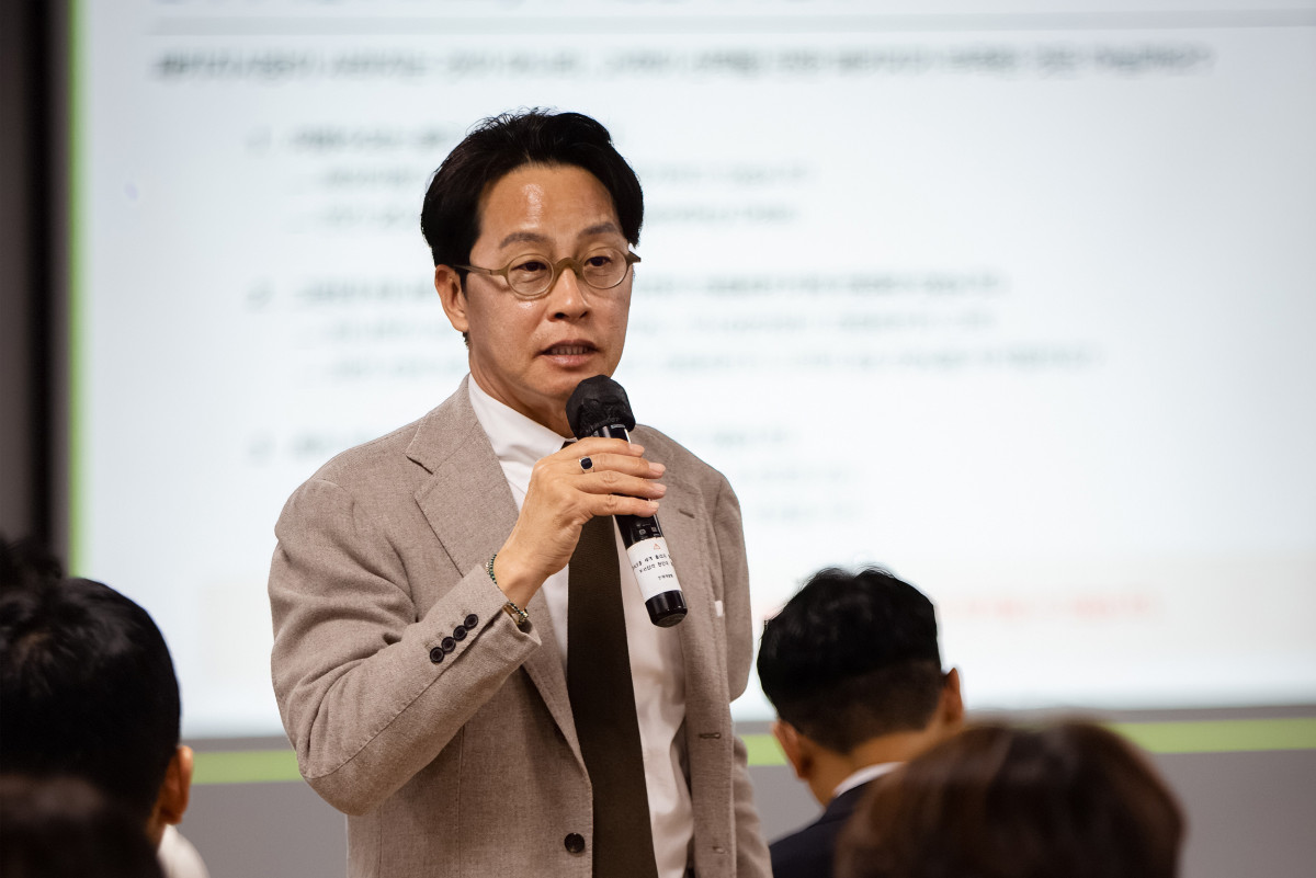▲조좌진 하나투어 신임 대표가 18일 서울 종로구 하나투어 본사에서 임직원을 대상으로 중장기 전략 '하나투어 챕터 2'를 발표하고 있다. (사진제공=하나투어)