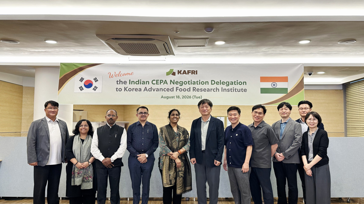 ▲한국식품산업협회와 인도 CEPA 개선협상 사절단이 기념촬영을 하고 있다. (사진제공=한국식품산업협회)