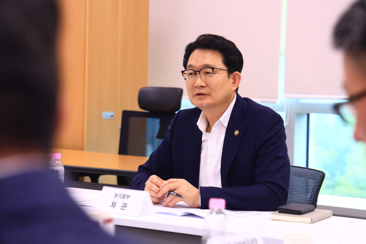 ▲김종구 농림축산식품부 차관이 19일 여름철 농축산물 수급안정대책반 회의를 주재하고 있다. (사진제공=농림축산식품부)
