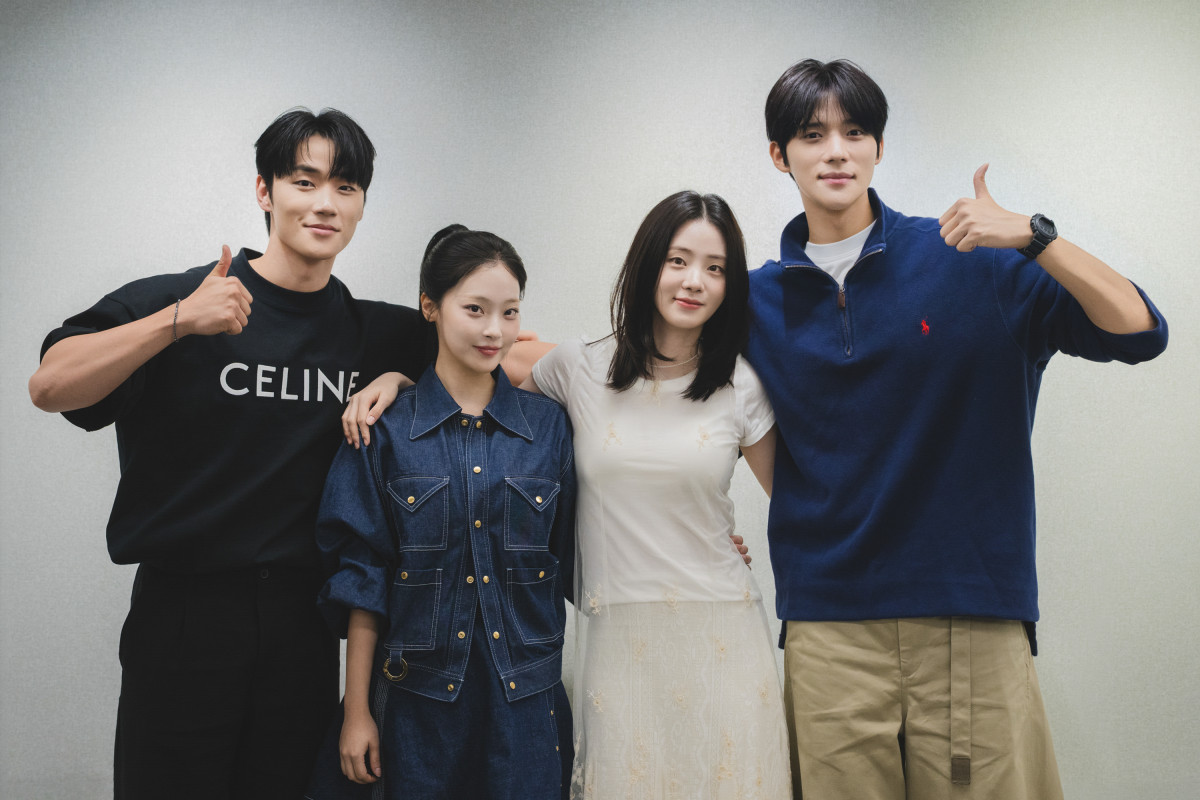 ▲넷플릭스 '담을 넘지 마시오'의 배우 이민재(왼쪽부터), 최희진, 신시아, 문상민. (사진제공=넷플릭스)