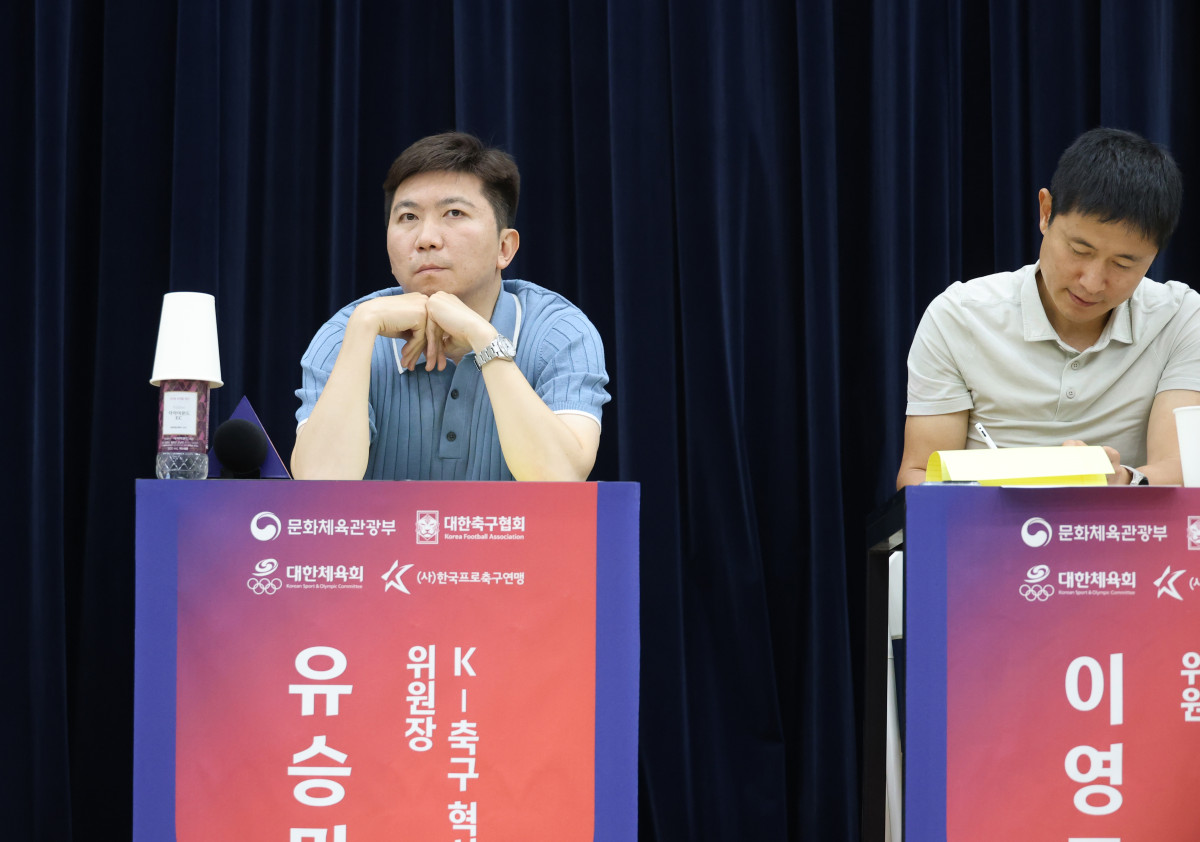▲K-축구 혁신위원회 경청회에서 의견 듣고 있는 유승민 위원장. (연합뉴스)