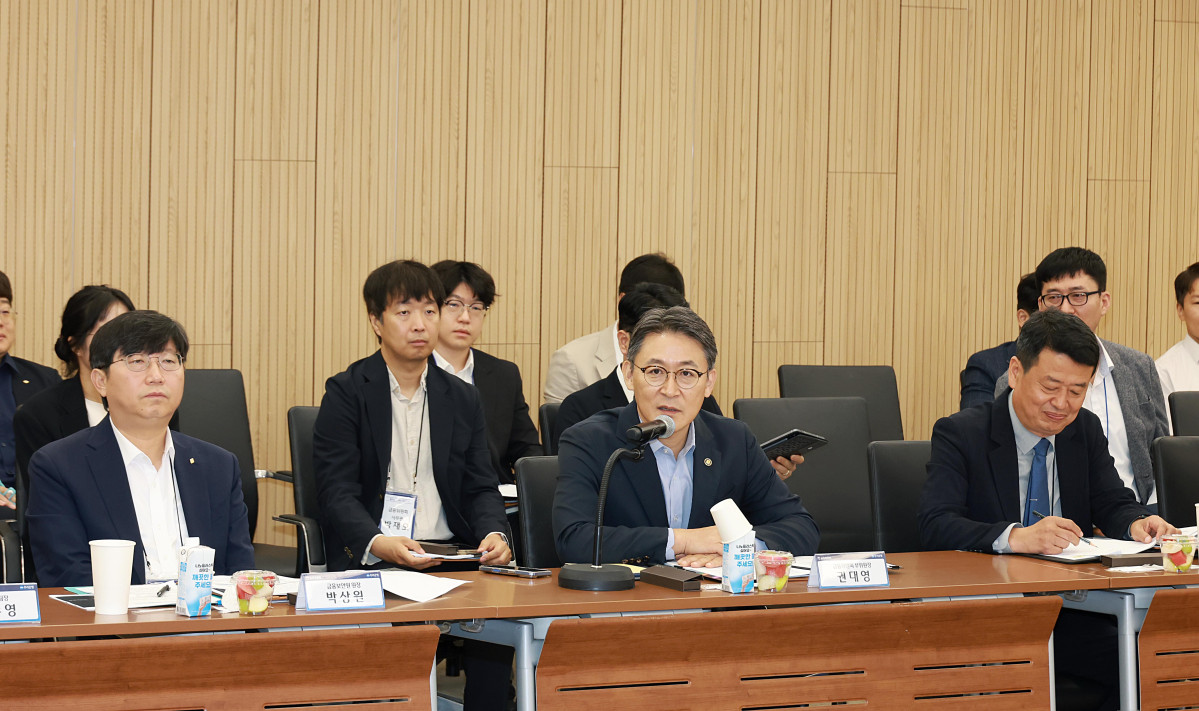 ▲권대영 금융위원회 부위원장이 20일 서울 중구 우리은행 본점에서 열린 ‘제2차 보이스피싱 근절 협의회’에서 발언하고 있다. (사진제공=금융위원회)