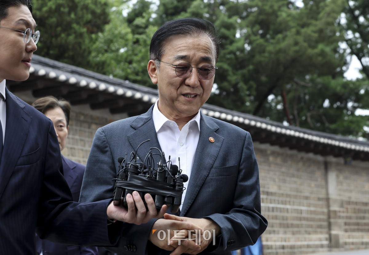 ▲김윤덕 국토교통부 장관이 20일 오전 서울 중구 달개비에서 오세훈 서울시장과 주택공급 관련 회동을 하기 위해 들어서고 있다. 고성준 기자 joonko1@