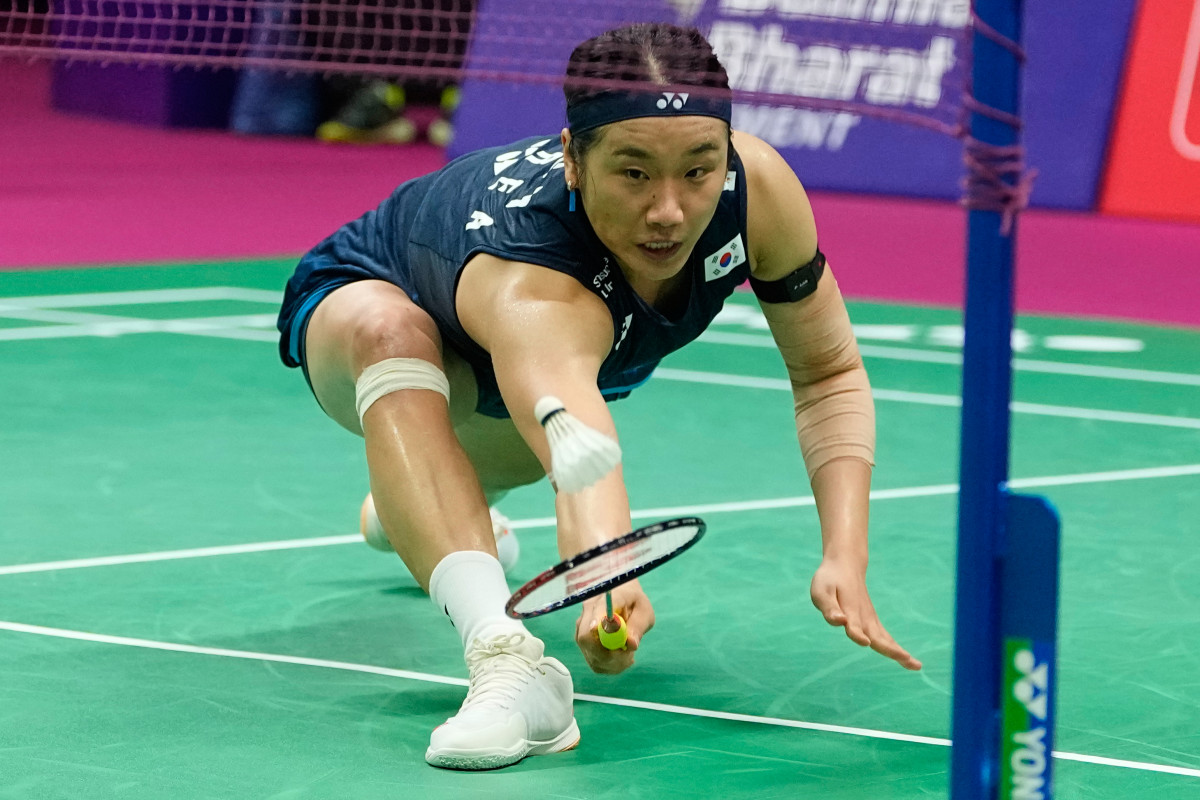 ▲안세영이 20일(한국시간) 인도 뉴델리에서 열린 2026 세계배드민턴연맹(BWF) 세계선수권대회 여자 단식 16강에서 미아 블리크펠트(덴마크)를 상대로 경기를 펼치고 있다. (AP/연합뉴스)