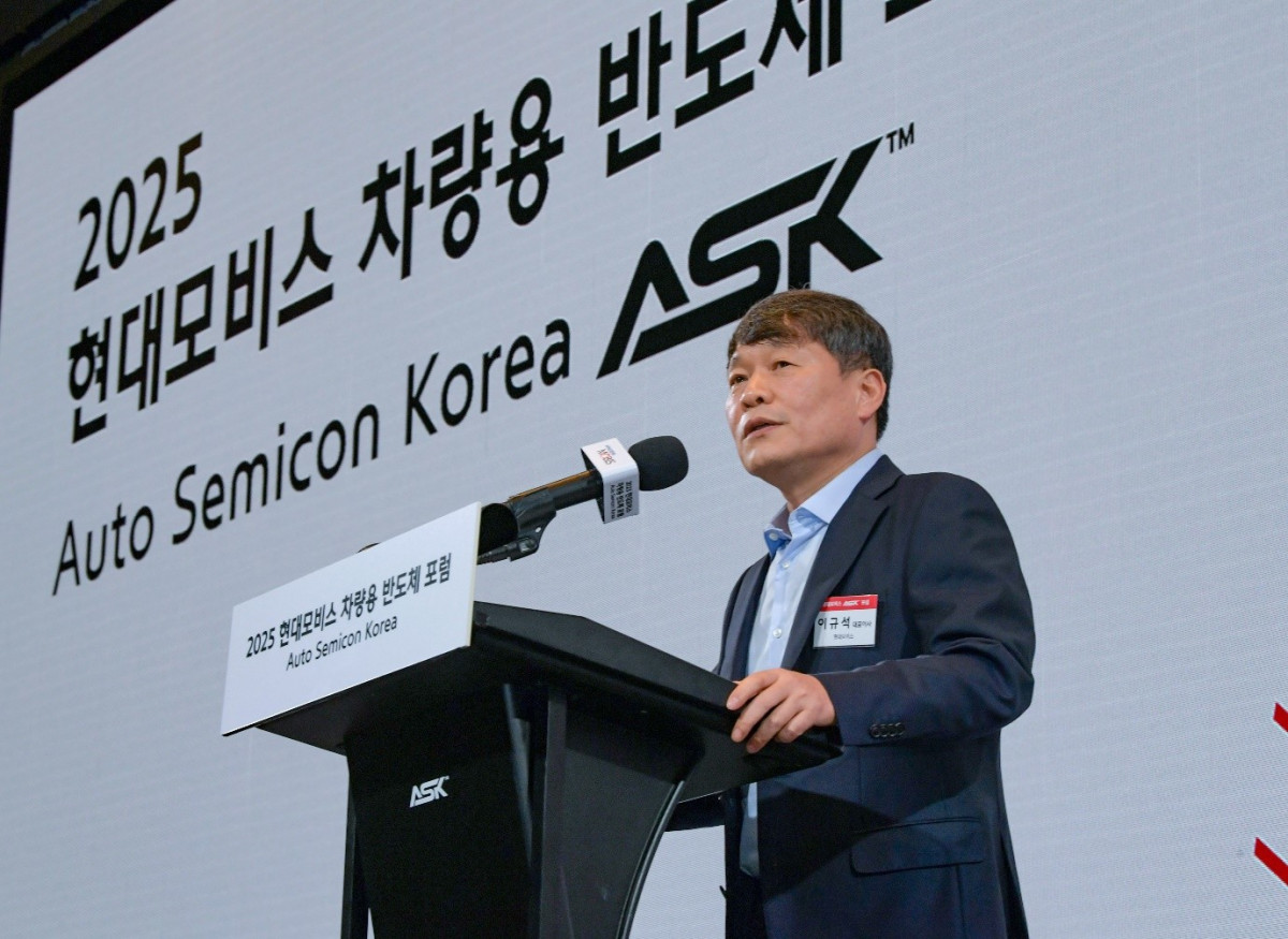 ▲지난해 9월 개최한 차량용 반도체 포럼 ‘오토세미콘코리아(ASK)’에서 현대모비스 이규석 사장이 환영사를 낭독하고 있다. (사진=현대모비스)