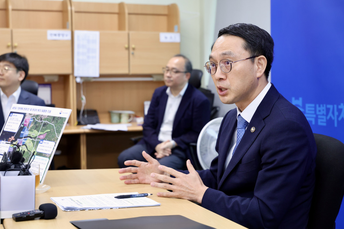 ▲문성요 새만금개발청장이 20일 정부세종청사에서 새만금 기본계획 변경안에 대해 브리핑하고 있다. (사진제공=국토교통부)