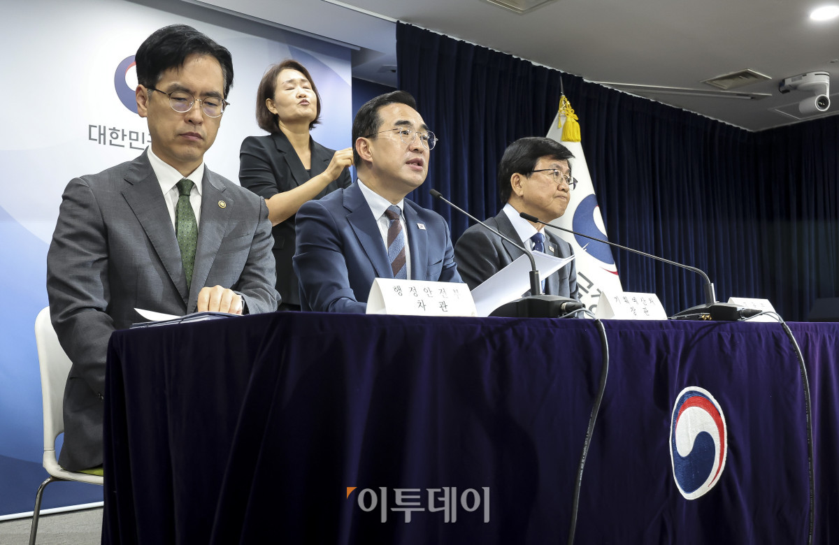 ▲박홍근 기획예산처 장관이 21일 서울 종로구 정부서울청사에서 열린 재정운용전략협의회 관계부처 합동브리핑에서 발언하고 있다. 고성준 기자 joonko1@