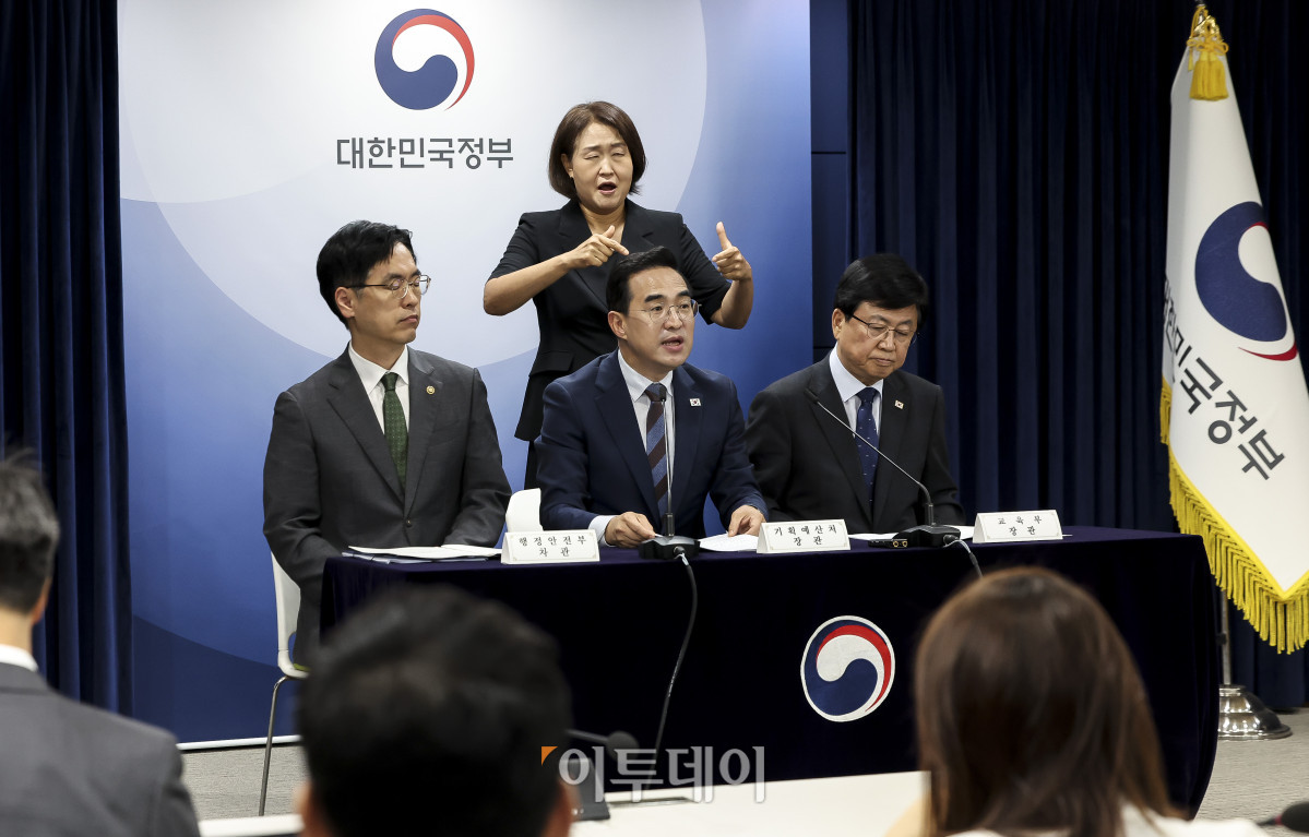 ▲박홍근 기획예산처 장관이 21일 서울 종로구 정부서울청사에서 열린 재정운용전략협의회 관계부처 합동브리핑에서 발언하고 있다. 고성준 기자 joonko1@