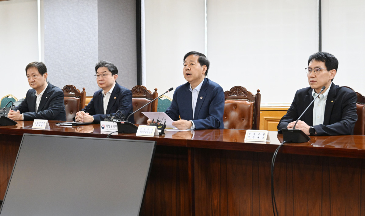▲구윤철 경제부총리 겸 재정경제부 장관이 8월 21일 서울 중구 은행연합회에서 열린 시장상황점검회의에서 모두발언을 하고 있다. (사진제공=재정경제부)