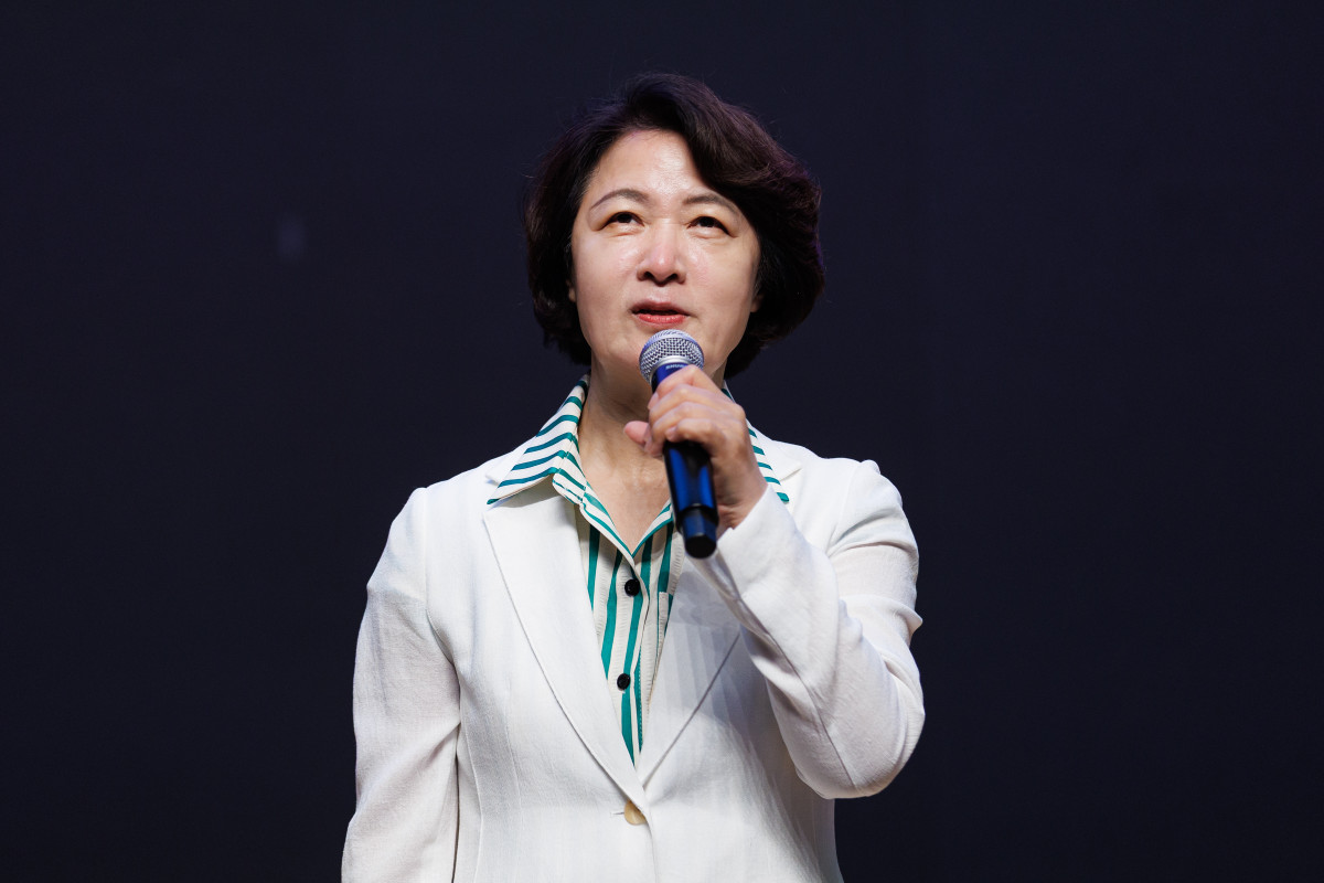 ▲추미애 경기도지사가 21일 경기도청에서 열린 안전보건관리책임자 법정 직무교육에 참석해 도 실·국장과 공공기관장 등 70여 명 앞에서 "안전사고는 결코 우연히 일어나는 것이 아니다"라며 현장 불시 점검을 당부하고 있다. (경기도)