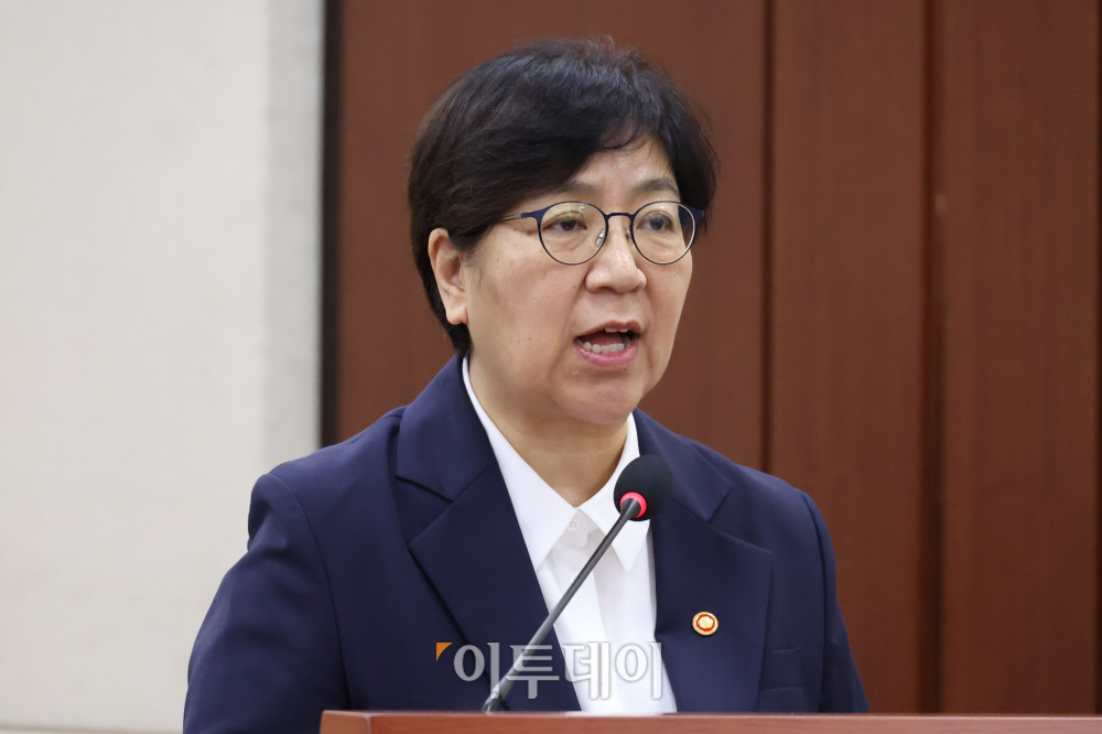 ▲정은경 보건복지부 장관이 21일 서울 여의도 국회 보건복지위원회에서 열린 연금개혁 특별위원회 전체회의에서 업무보고를 하고 있다. 고이란 기자 photoeran@