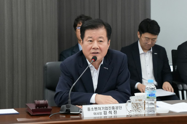 ▲강석진 중진공 이사장이 21일 서울 양천구 목동 사옥에서 열린 ESG 경영위원회에서 발언하고 있다. (사진제공=중소벤처기업진흥공단)