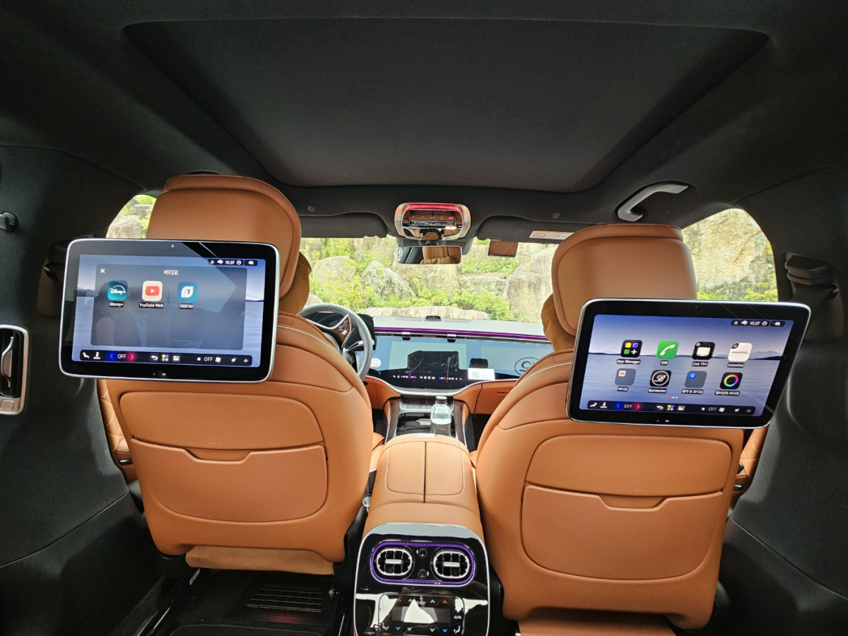 ▲'더 뉴 메르세데스-벤츠 S 500 4MATIC 롱바디' 뒷자리에서 바라본 1열 모습. (문현호 기자 m2h@)